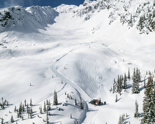 White Grizzly Cat Skiing | Ride The Kootenays | Book Pow Now